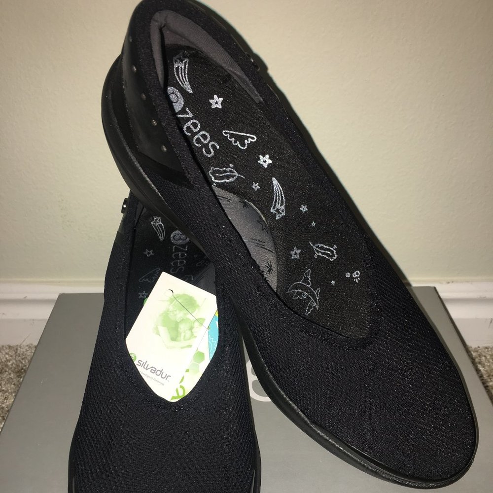 BZees Women's Willow Pumps